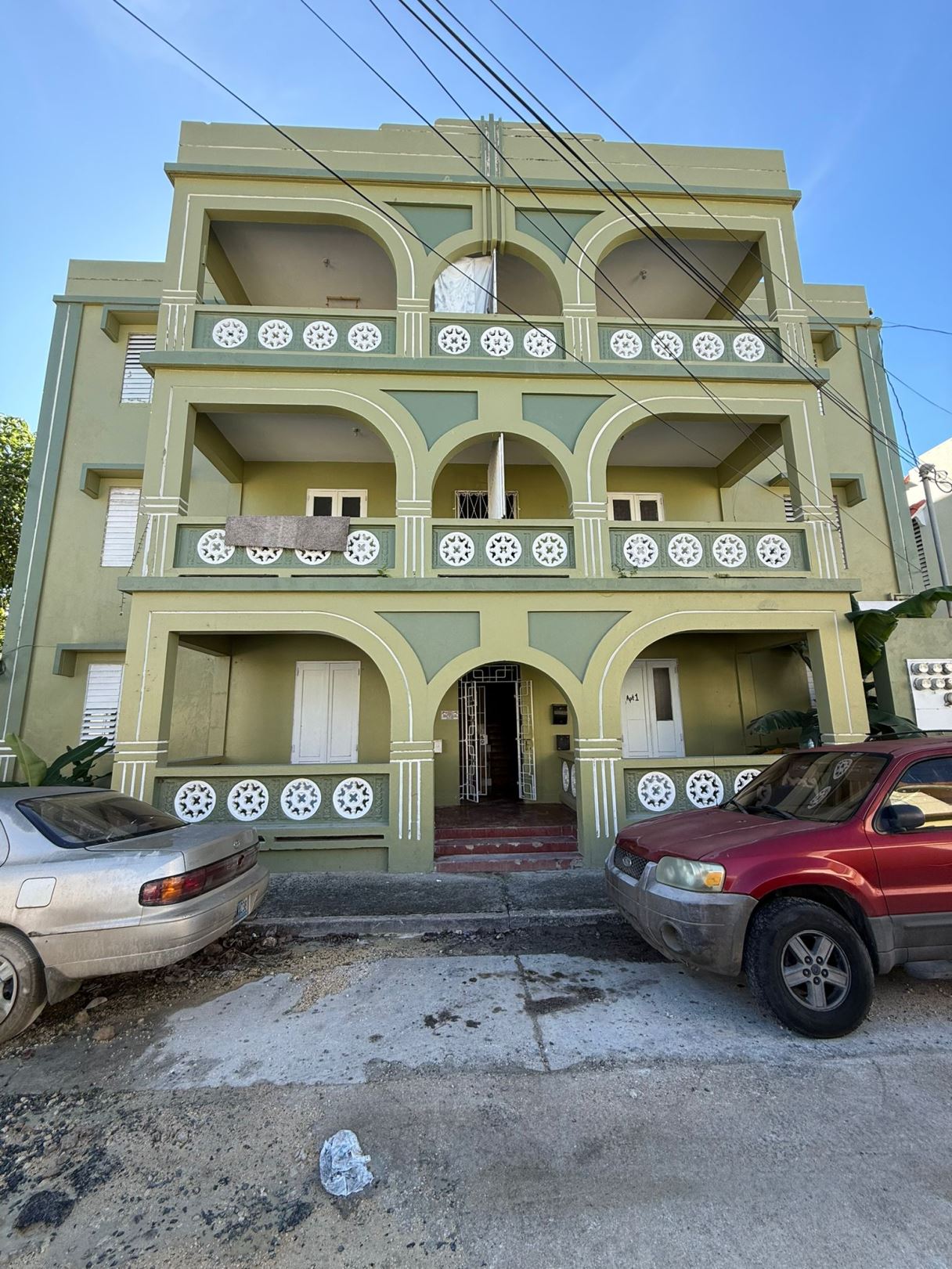 Multifamily property of 6 units