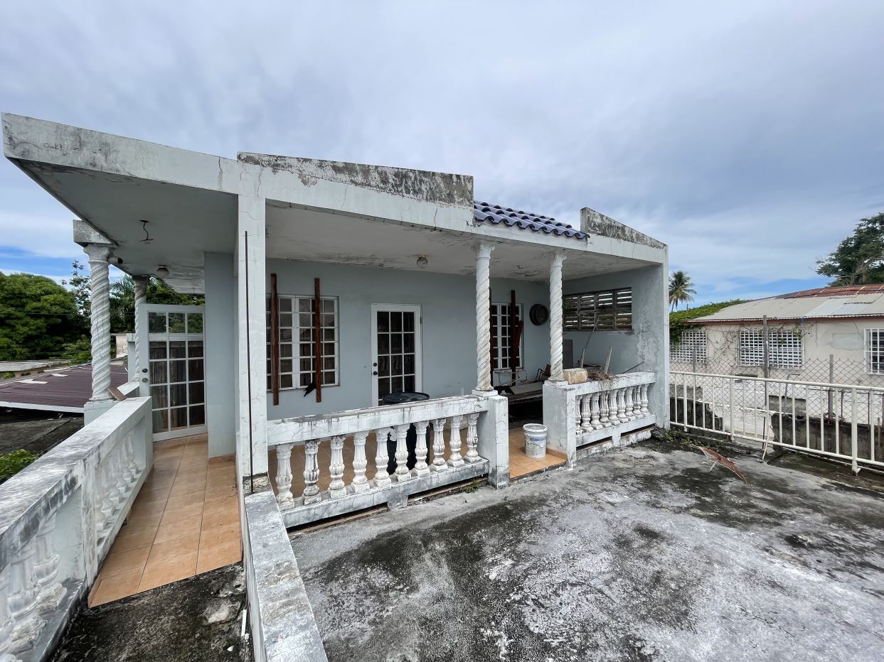 Unlock Potential: Investment-Ready Multifamily & Fixer-Upper Package Deal in San Juan!