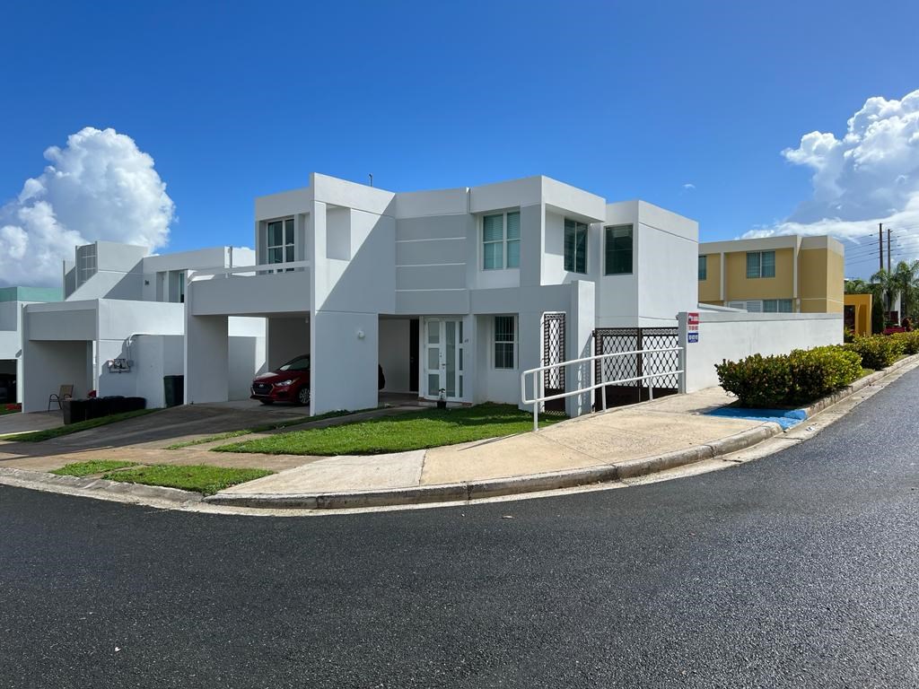Majestuosa y amplia residencia en alquiler