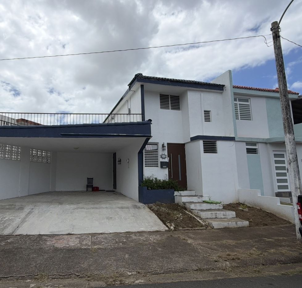 San Juan living and convenience!