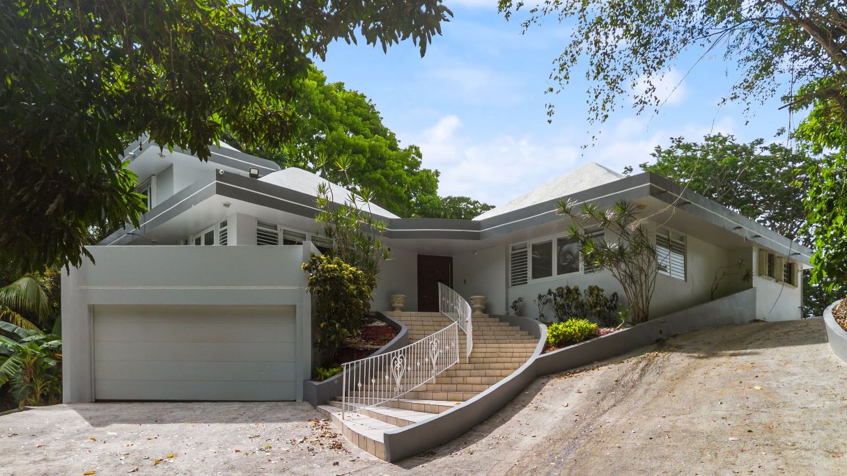 Exclusive residence for sale in the prestigious Sunset Hills community in Guaynabo PR.
