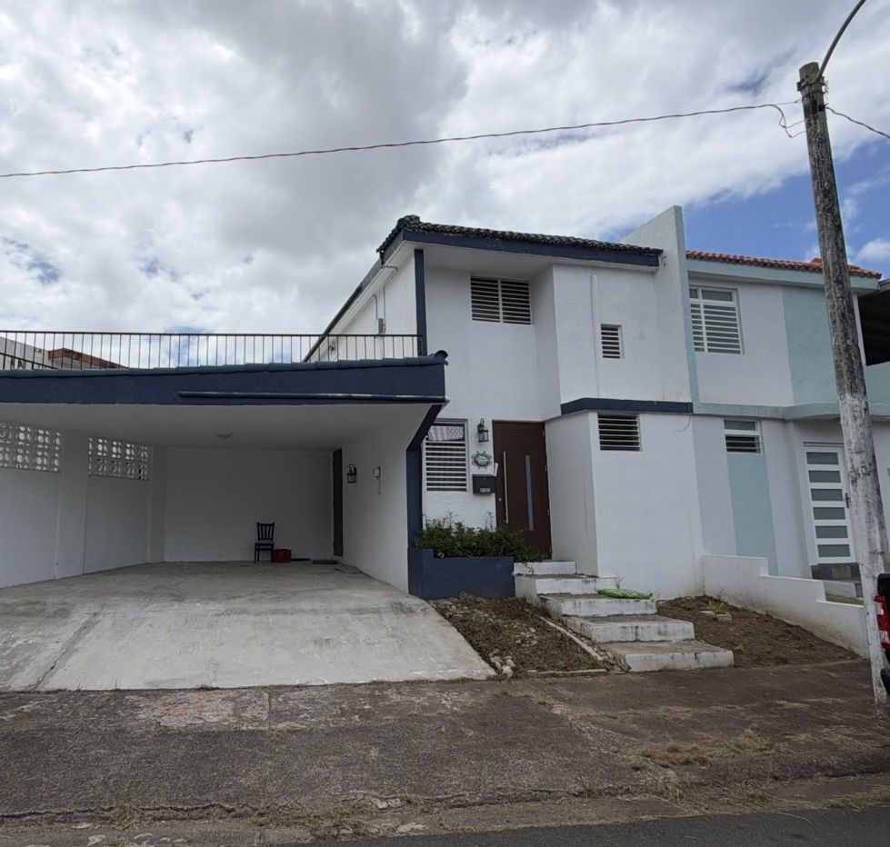 San Juan living and convenience!
